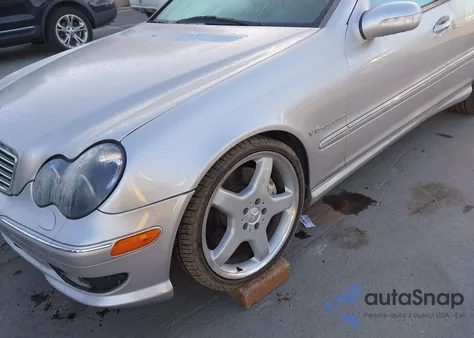 2002 Mercedes-Benz C 32 Amg z USA, uszkodzony, nr VIN WDBRF65J32F185444